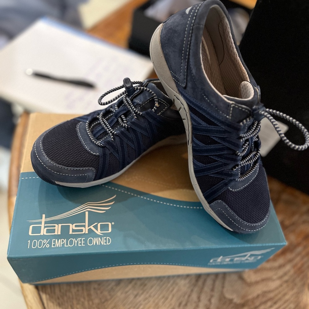 Never wornDansko Women’s Blue Athletic Shoes